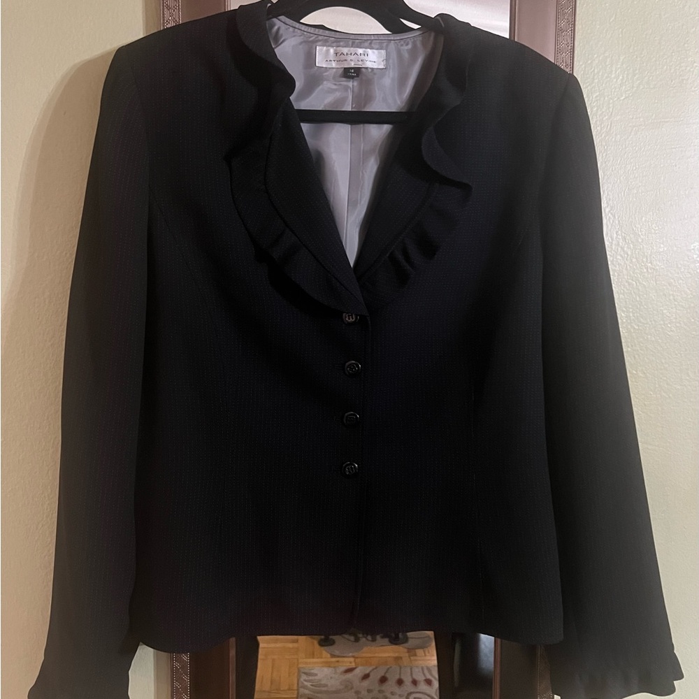 Classy Tahari Arthur S. Levine Two piece Skirt Suit Size 16.